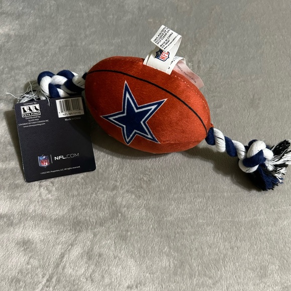 💥HOST PICK💥NFL Dog toy and leash - Picture 5 of 7